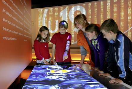 CE_2005_u19exhib_005_g