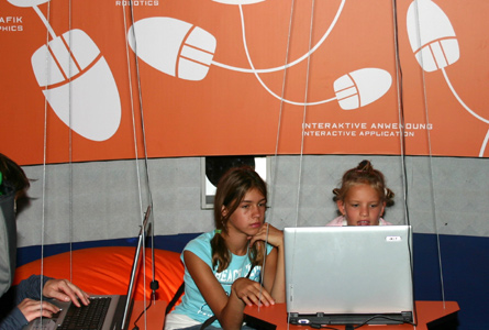 CE_2005_u19exhib_013_g