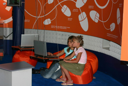 CE_2005_u19exhib_014_g