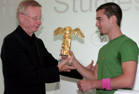 FE_2005_u19Pre0780_013_g